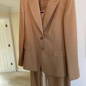 Kasper women’s 2 piece  pantsuit